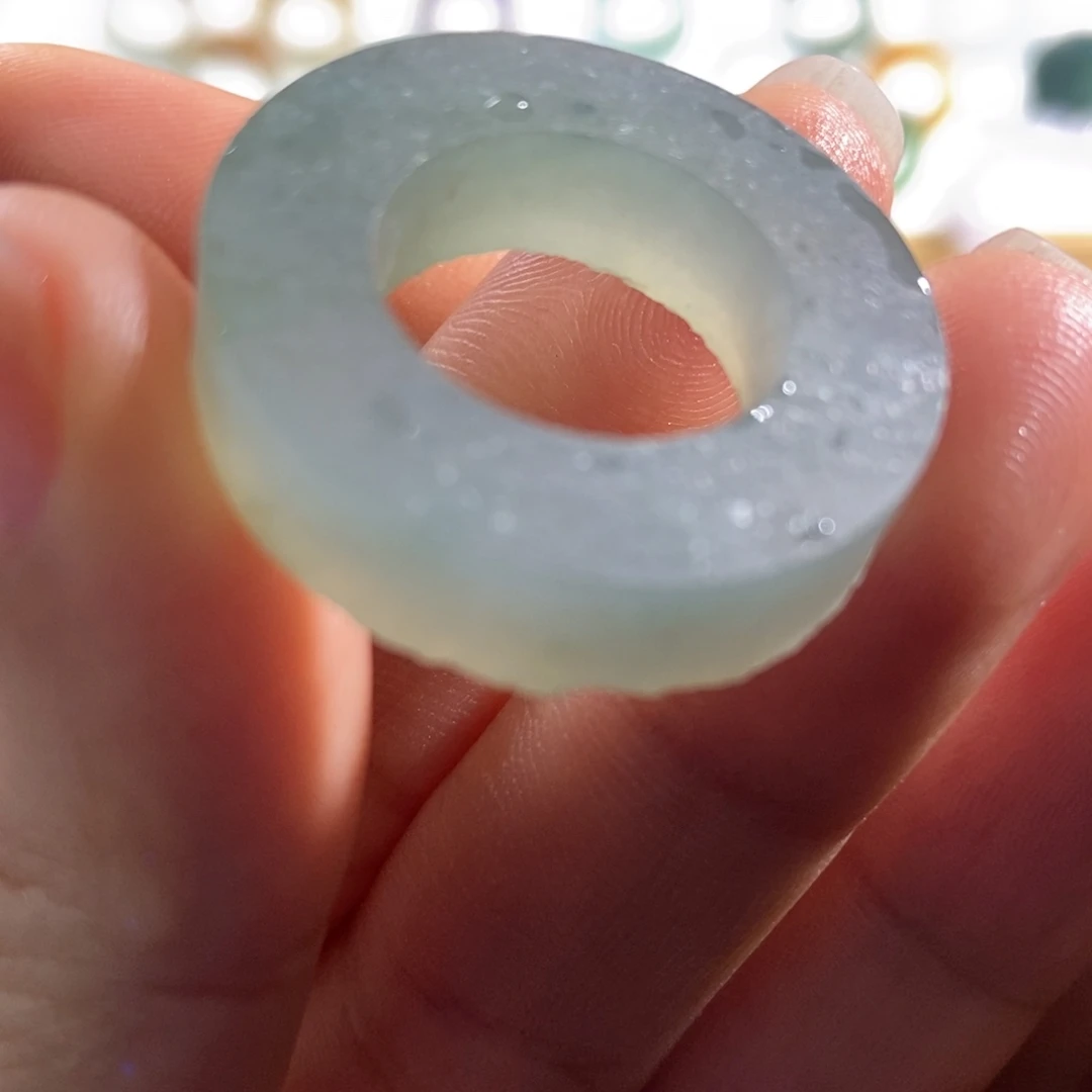定制翡翠未镶嵌有瑕放漏