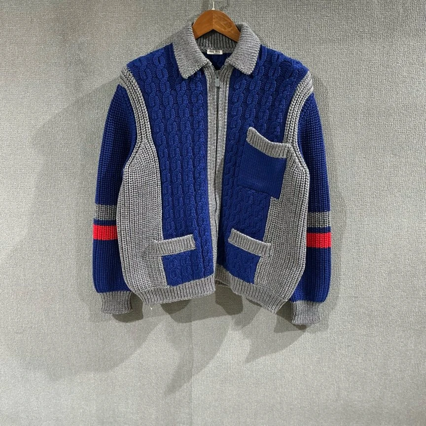 未使用 MIU MIU/缪缪 （pm）羊毛拼色拉链毛衣 38码/5137