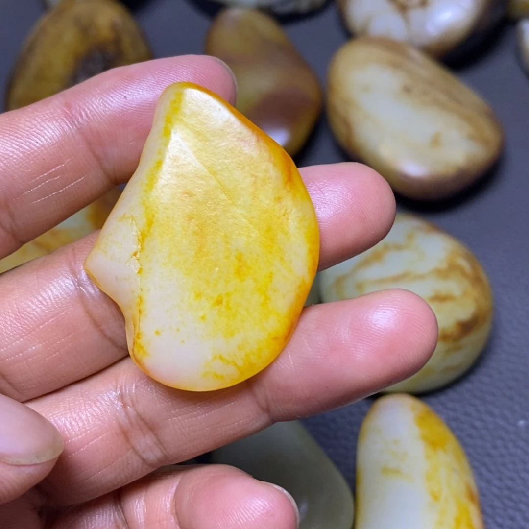 未镶嵌和田玉（糖玉）挂件