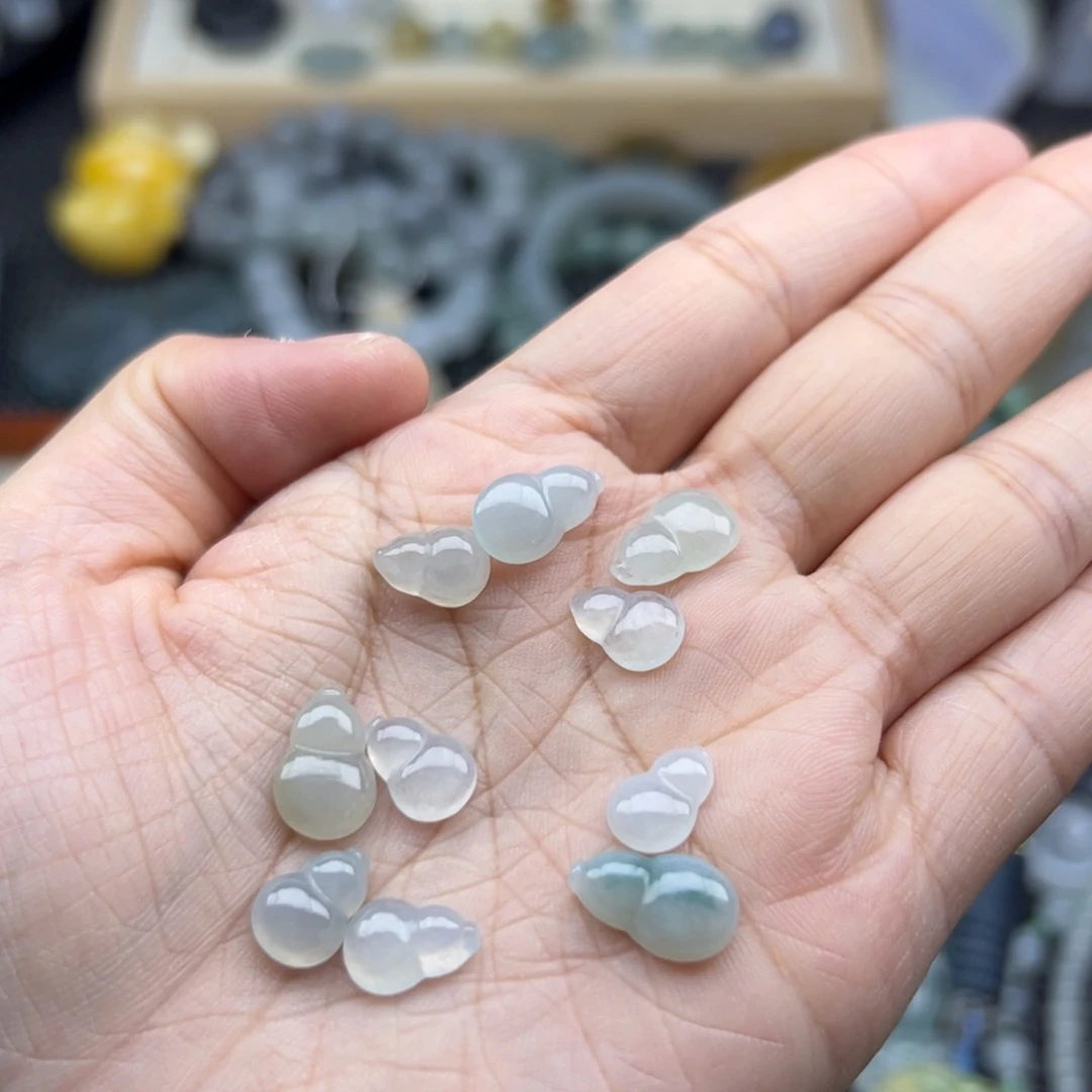 颈饰未镶嵌翡翠本**行葫芦