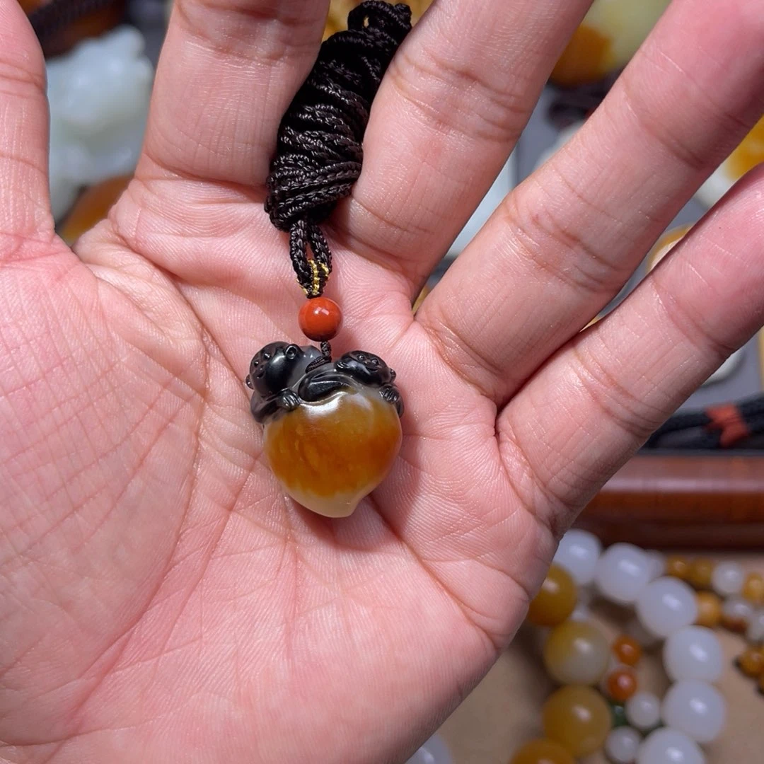 大***风和田玉未镶嵌颈饰