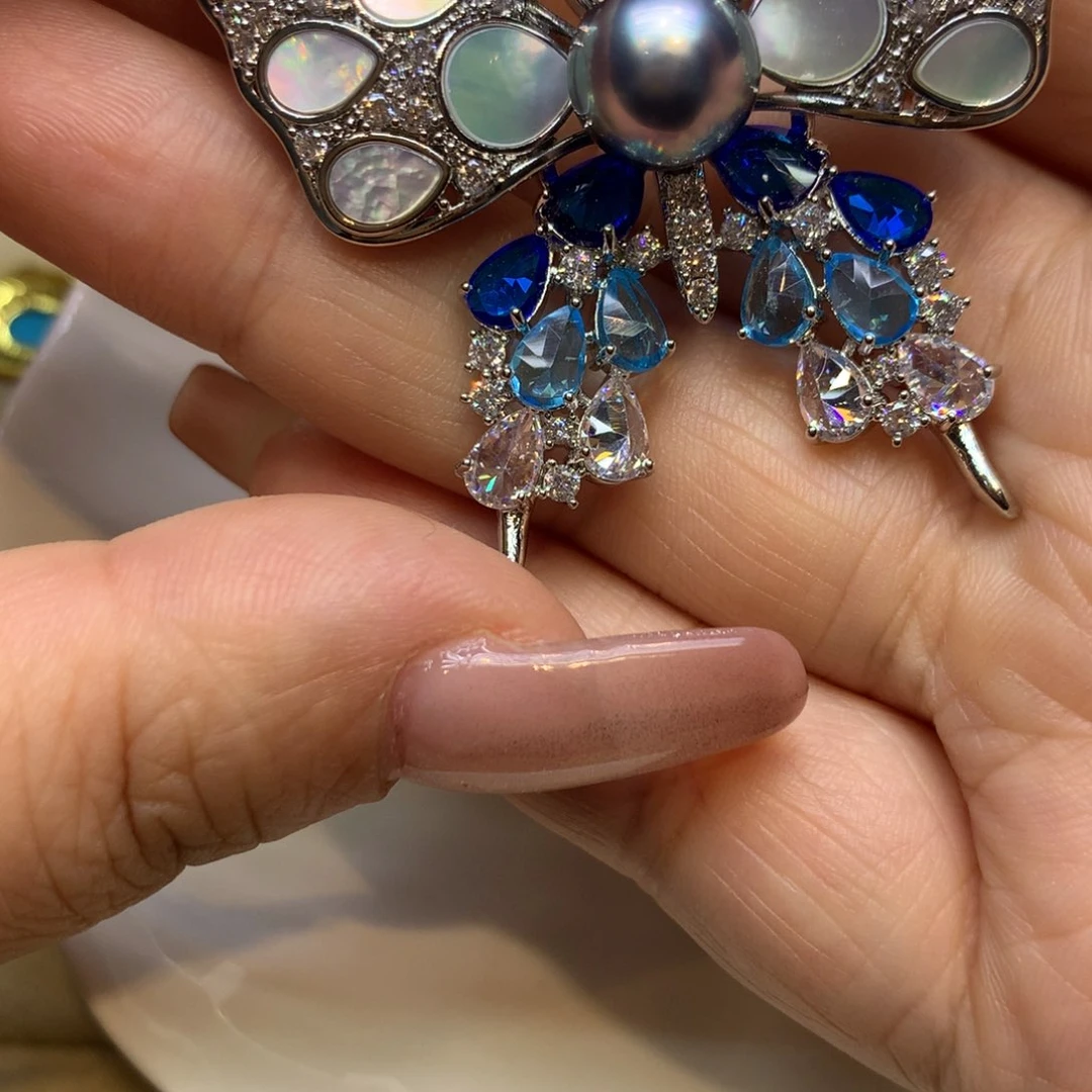 未镶嵌胸饰海水珍珠