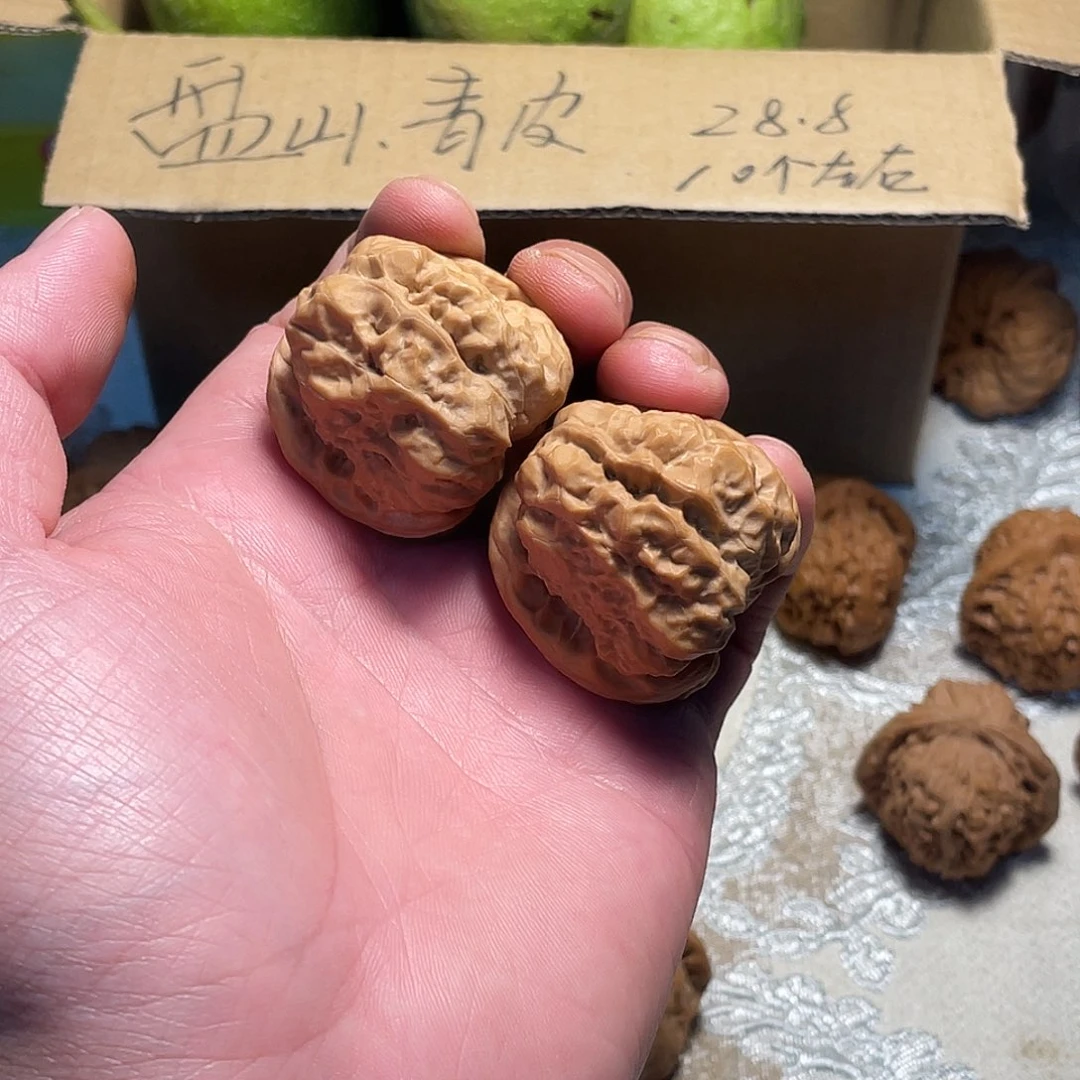 宇****文玩核桃把件蛤蟆
