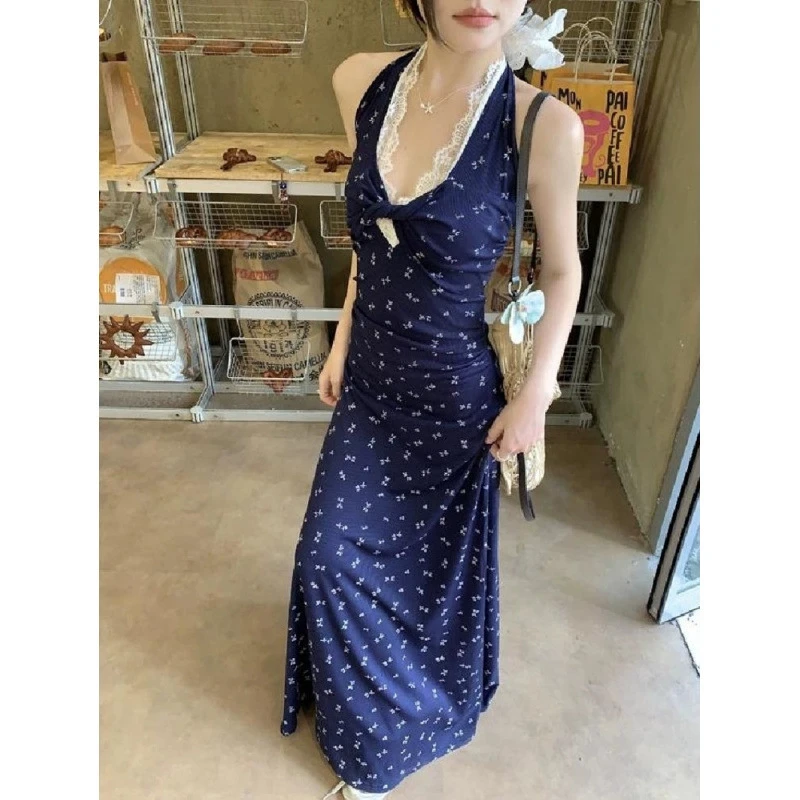 甜辣妹蕾丝拼接扭结设计感挂脖吊带连衣裙2025夏季新款碎花长裙女