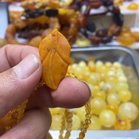 手串蜜蜡未镶嵌吊坠