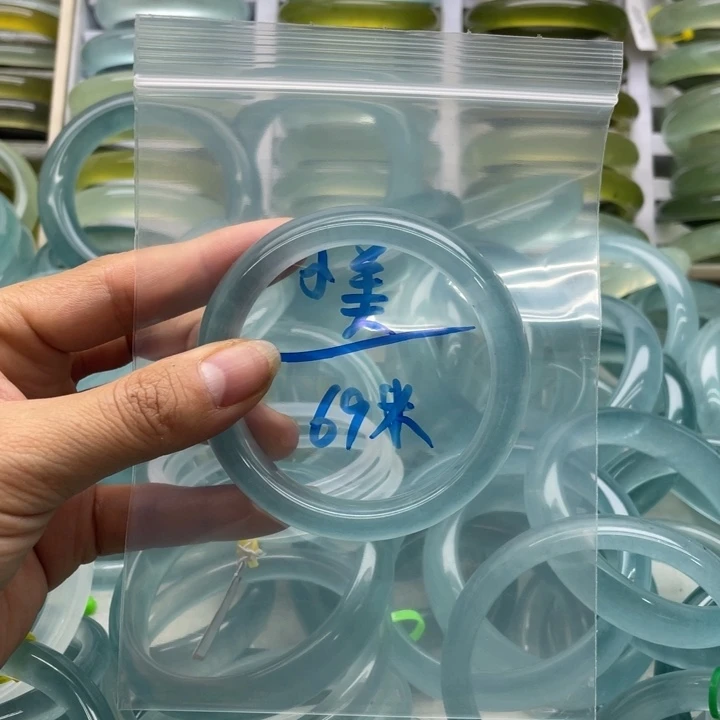 s****石英质玉手镯未镶嵌