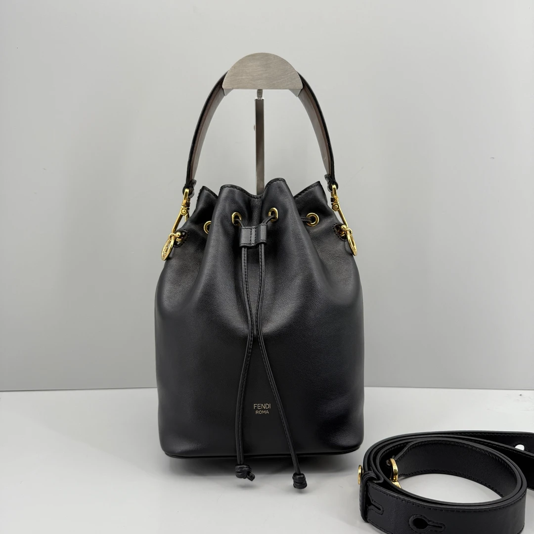 95新 Celine/思琳 优选/黑金抽绳水桶包18年 17×23×15 Z061813