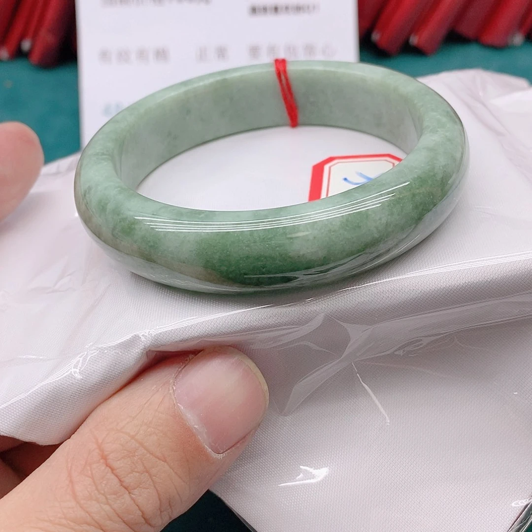 翡翠手镯未镶嵌何*姐7888888888