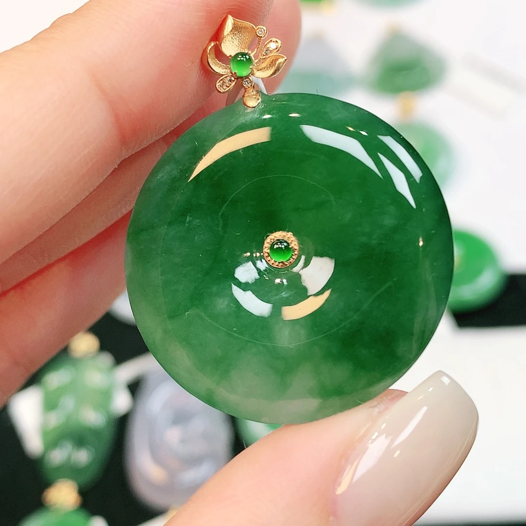 翡翠18K金镶嵌颈饰