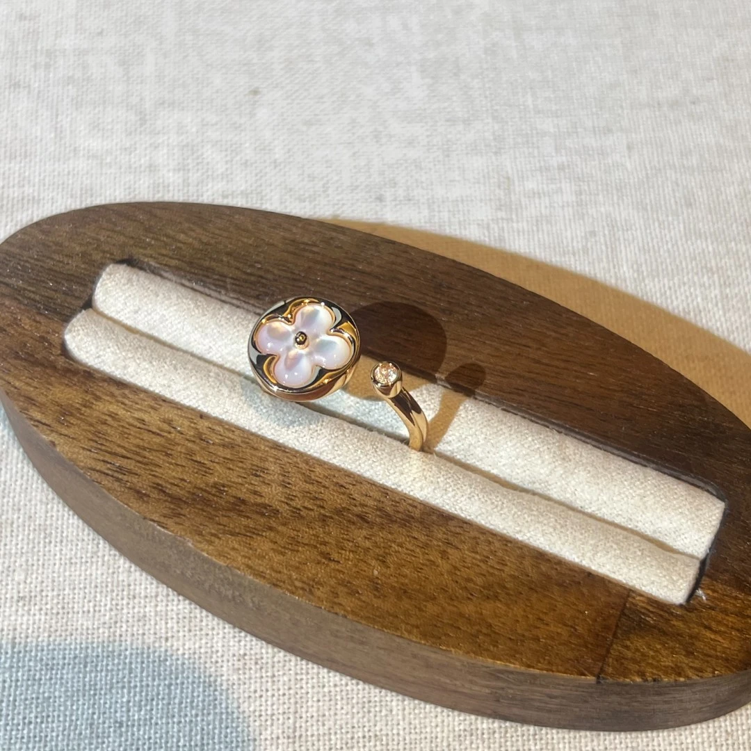 钛钢合成锆石戒指 COCOMYTH镀K金轻奢时尚白单花老花戒指戒指G138