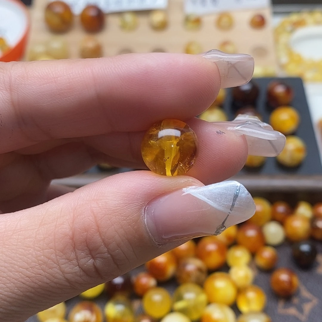 李***理虫珀未镶嵌裸石蜜蜡