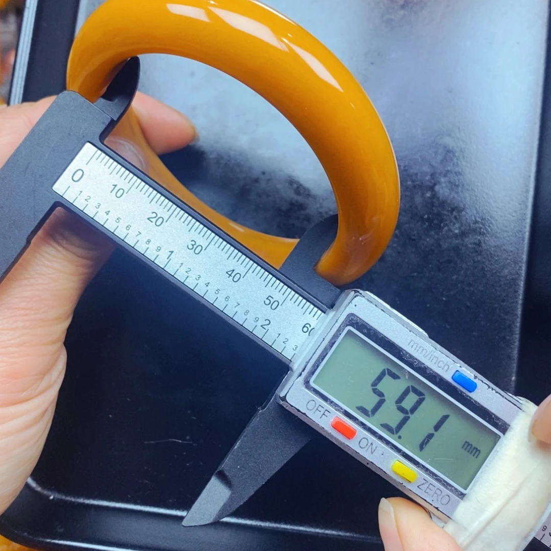 未镶嵌石英质玉（黄龙玉）颈饰