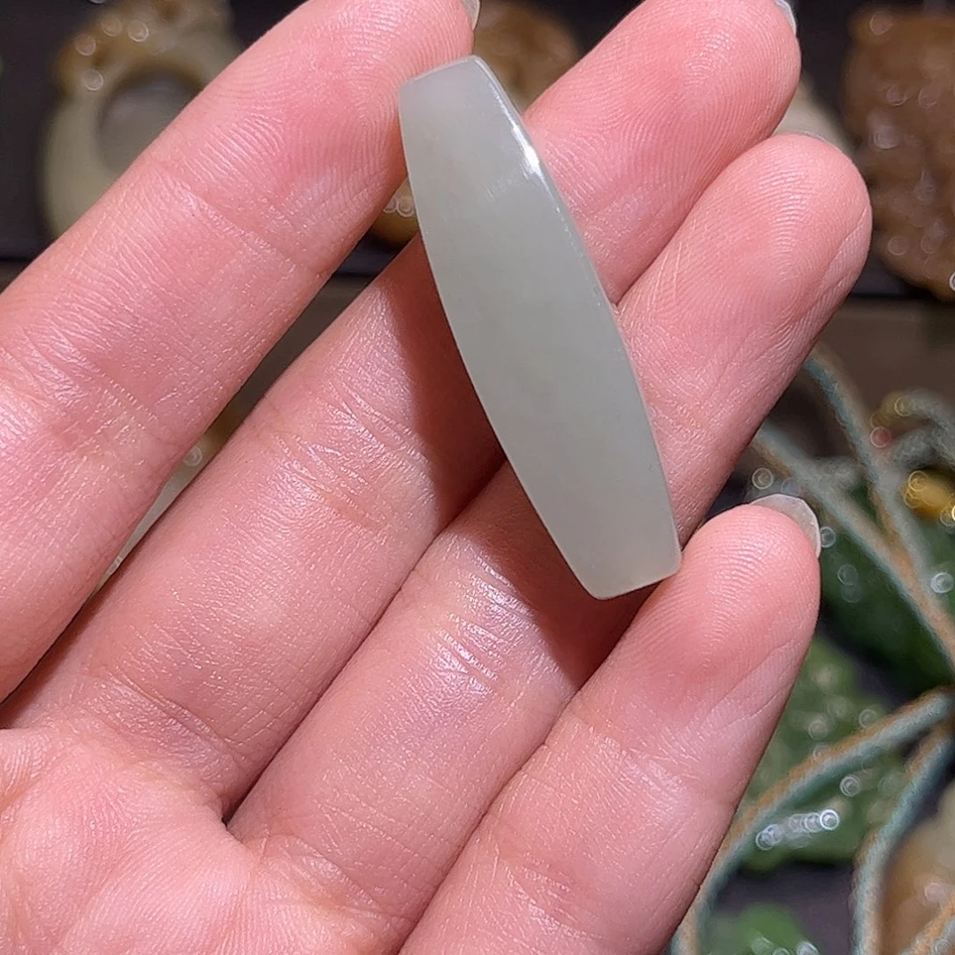 张***墨颈饰未镶嵌和田玉
