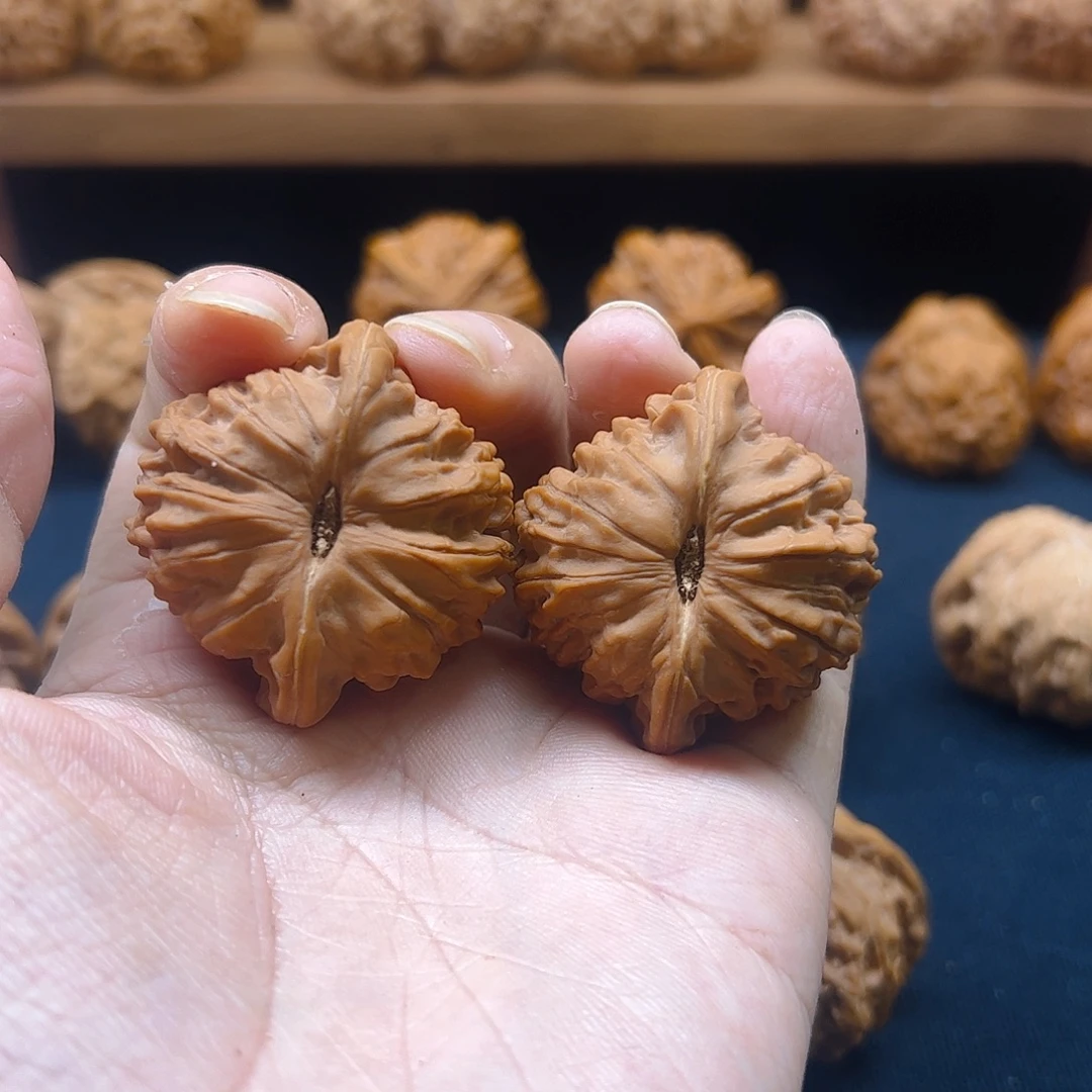 小***闫把件核桃蝴蝶对歪41全品