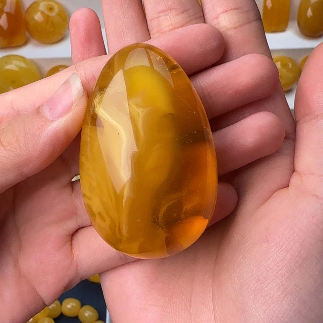 琥珀未镶嵌颈饰水滴式吊坠