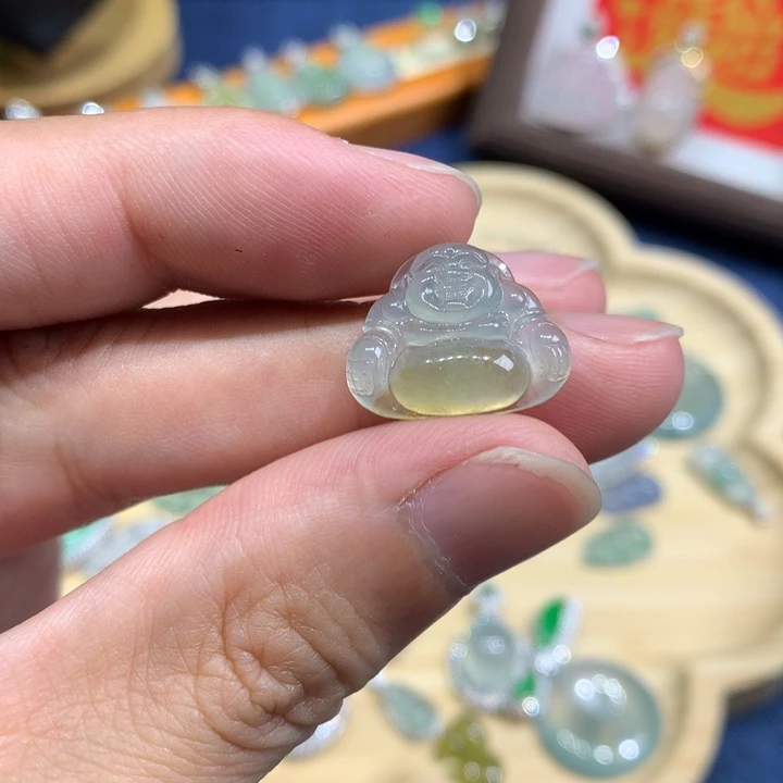 翡翠未镶嵌颈饰佛公