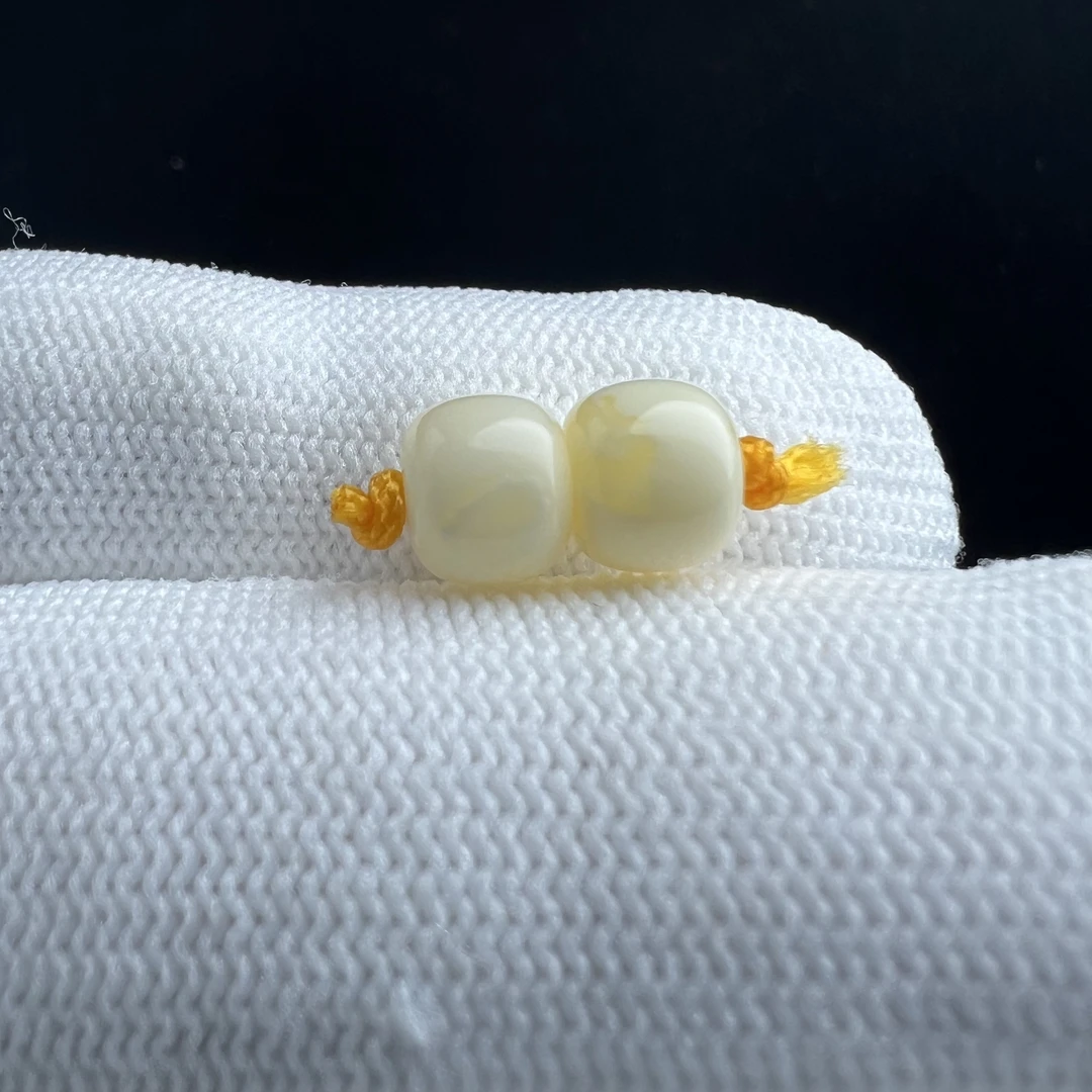 M6581天然原矿俄料蜜蜡 白蜡妖花对珠 7mm支持复检