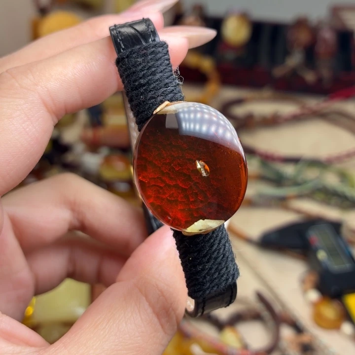 琥珀未镶嵌颈饰红净水爆花