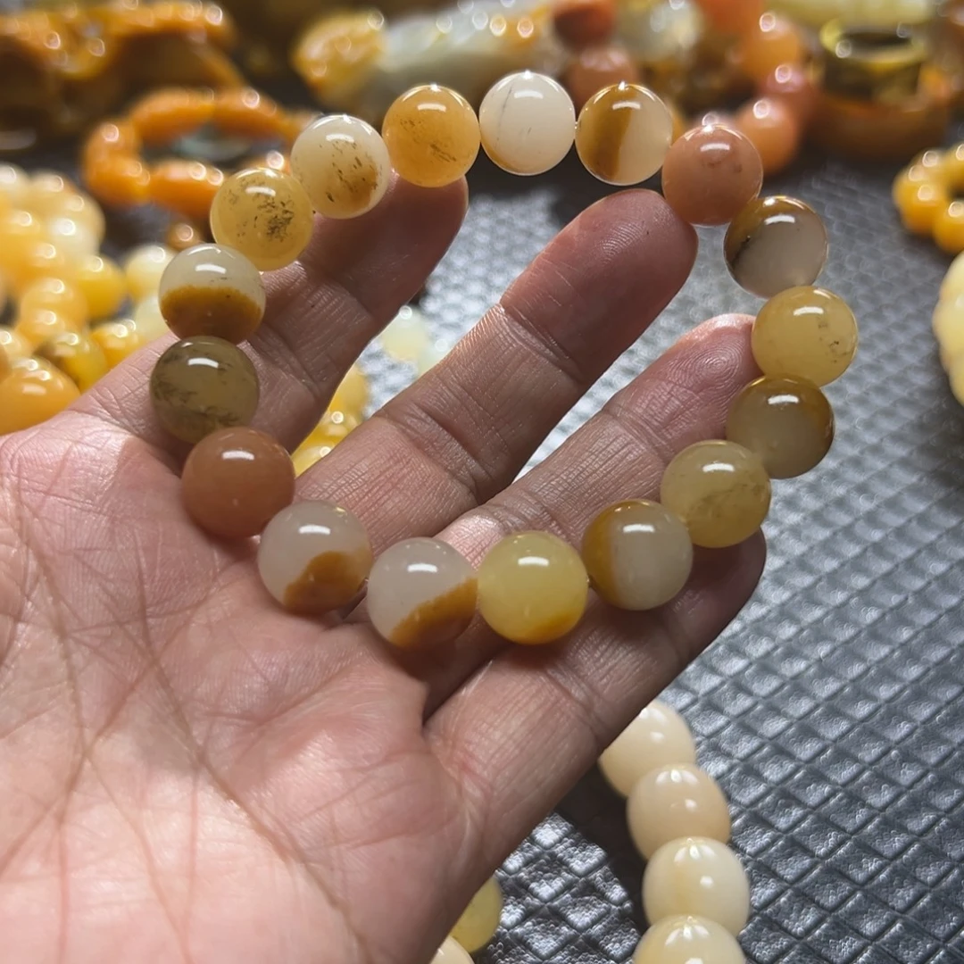 石英质玉未镶嵌颈饰
