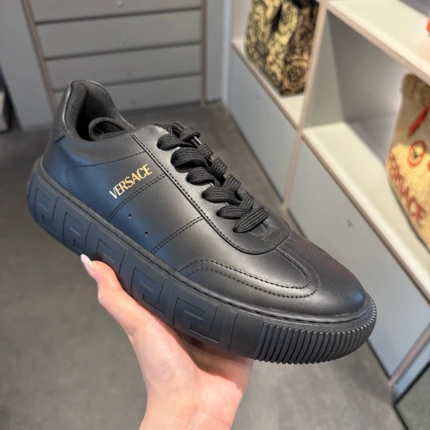 未使用 VERSACE/范思哲 国内现货/男士特价板鞋黑色