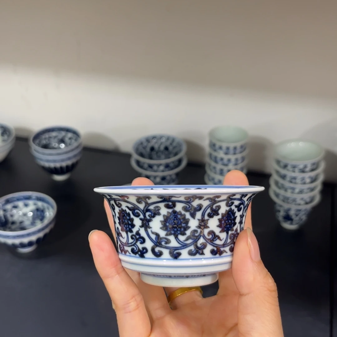 双钩线满绘缠枝莲马蹄杯