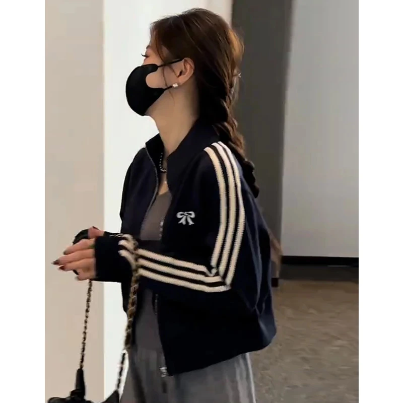 韩系休闲三条杠拉链开衫女2025秋季新款短外套休闲百搭刺绣棒球服