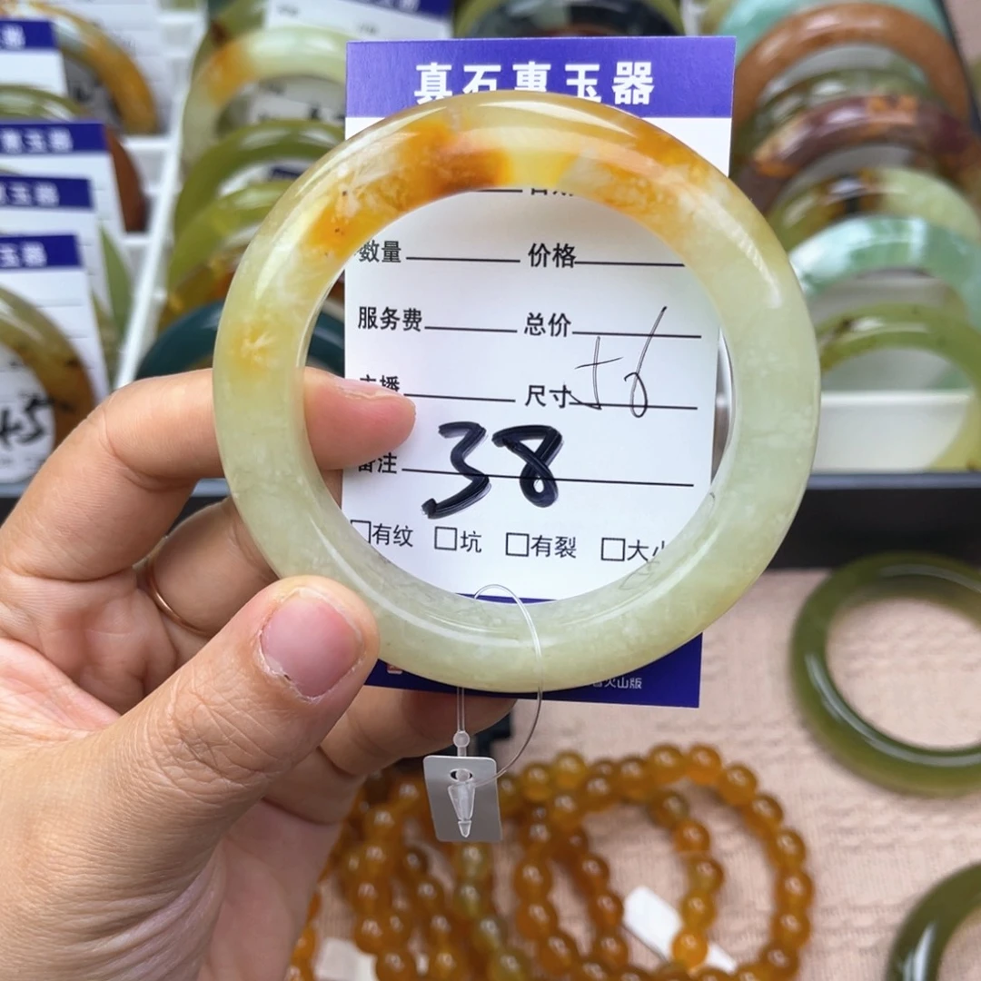 蛇纹石玉手镯未镶嵌边***?