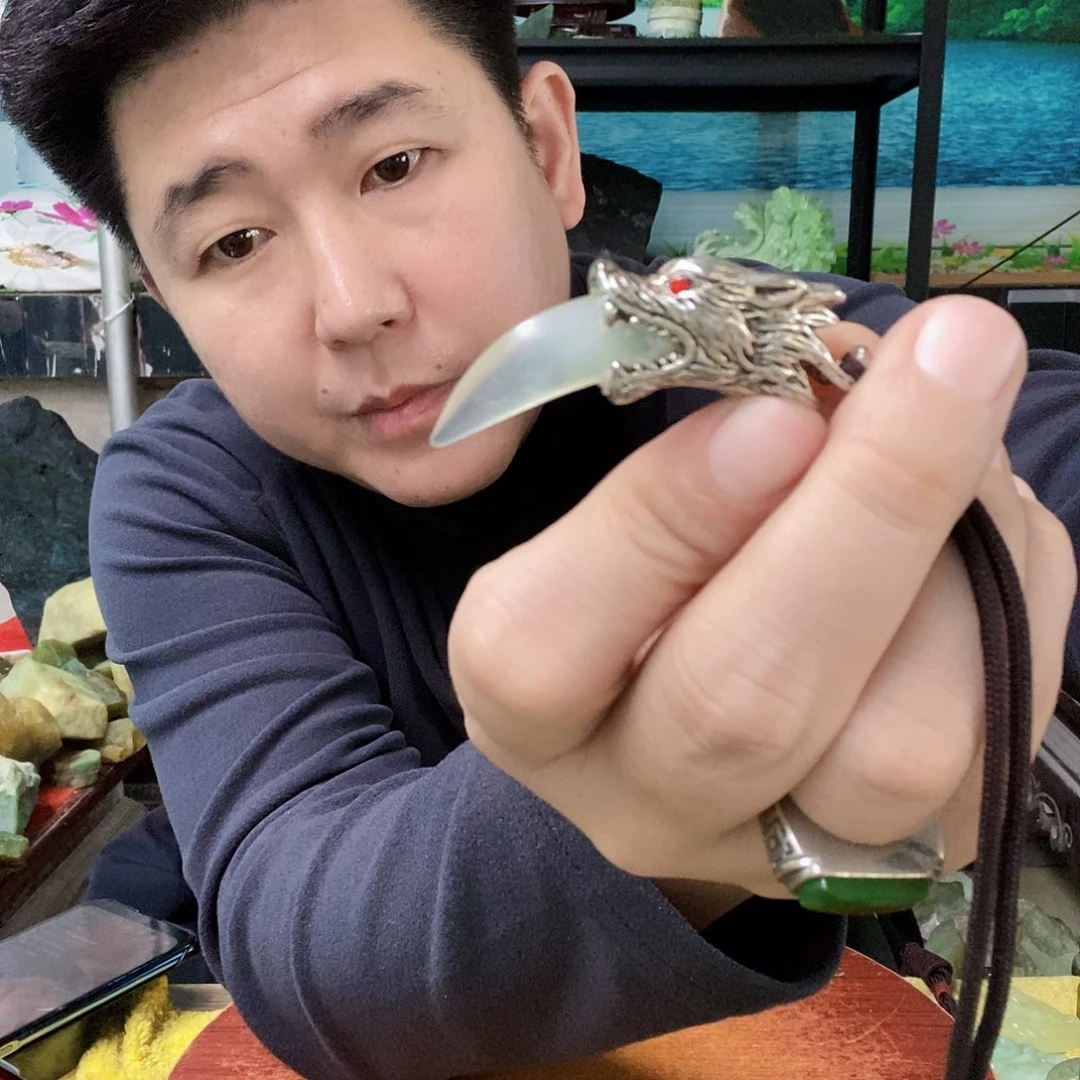 蛇纹石玉未镶嵌珠宝奇石