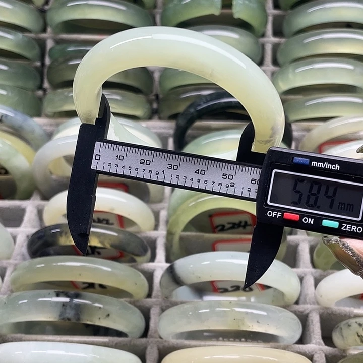 蛇纹石玉未镶嵌手镯204