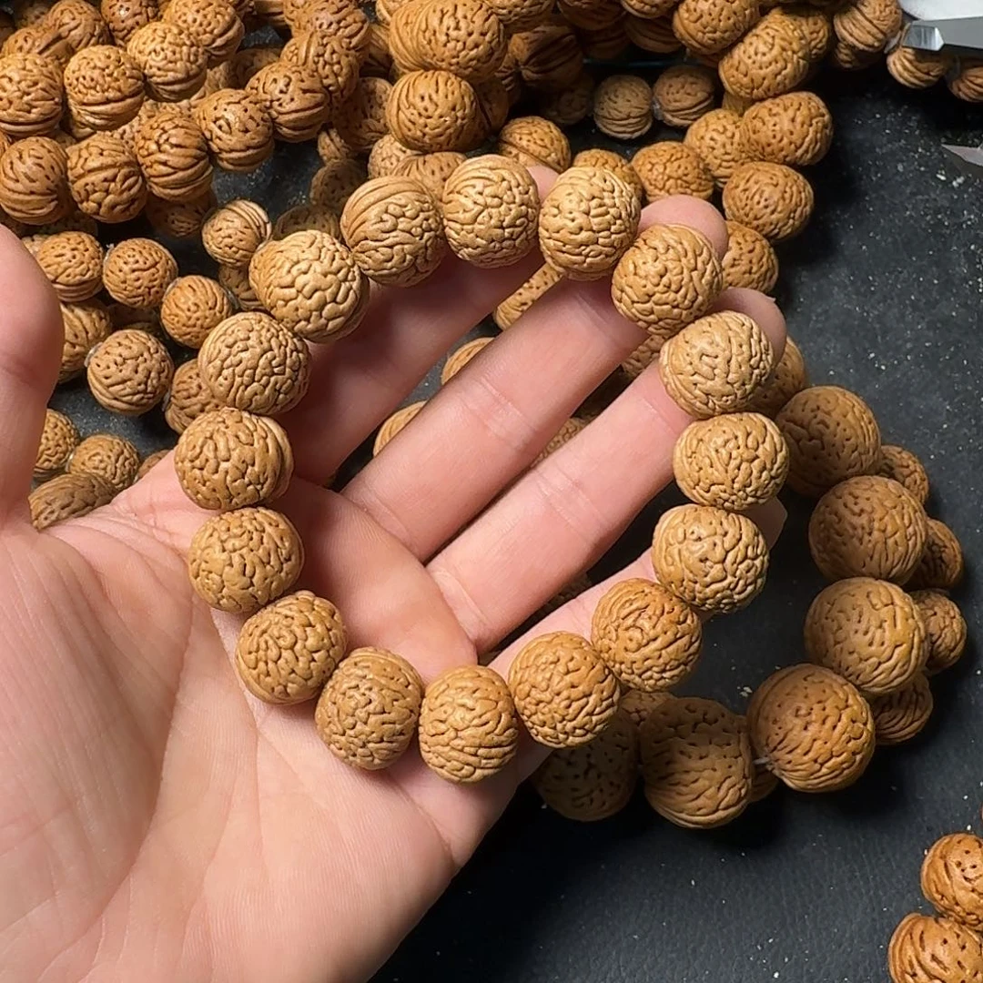 L***吊坠桃核盘锦肌肉手串