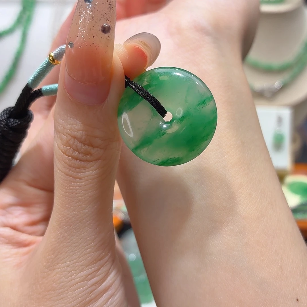 石英质玉未镶嵌颈饰?****?