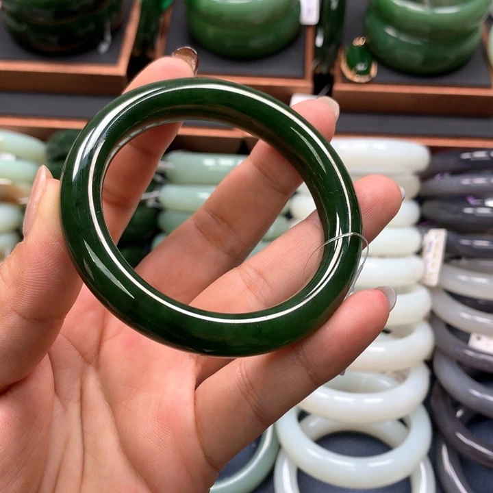 【闪购商品】未镶嵌手镯和田玉（碧玉）
