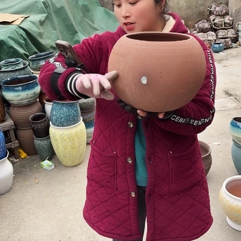 口19高22瑕疵盆子。