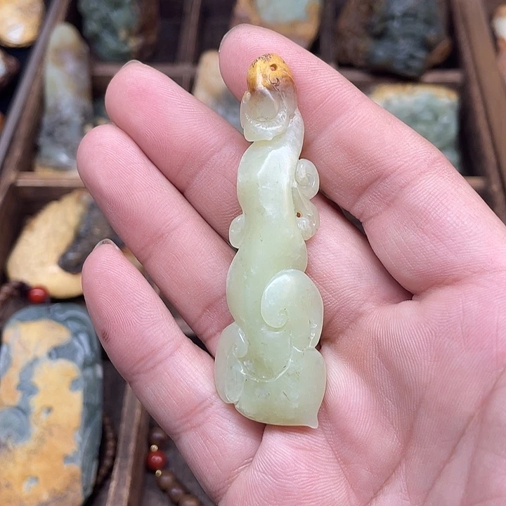 未镶嵌岫岩河磨玉（透闪石质玉）挂件