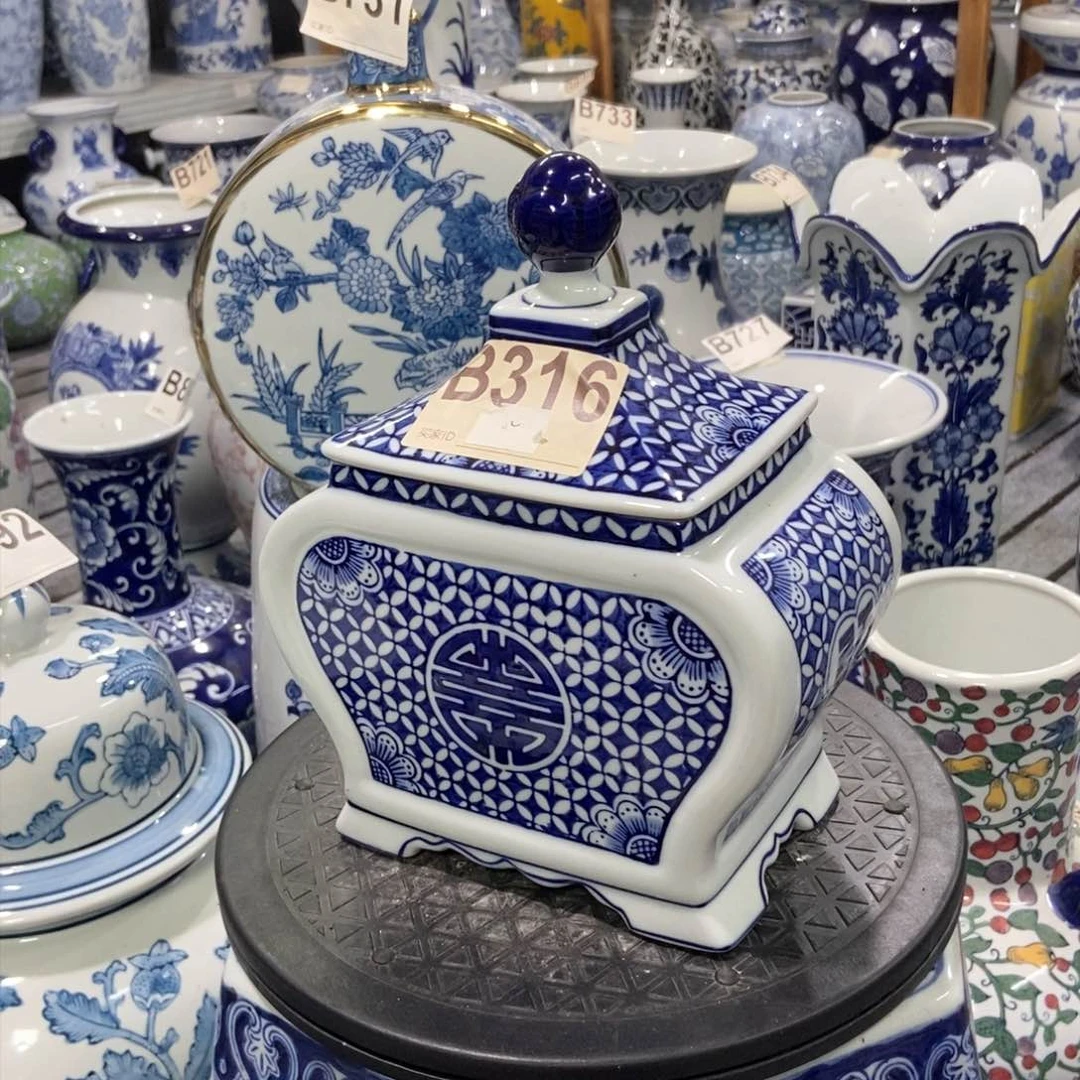 摆件花瓶手绘釉下彩