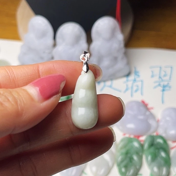 翡翠未镶嵌颈饰翡翠豆子