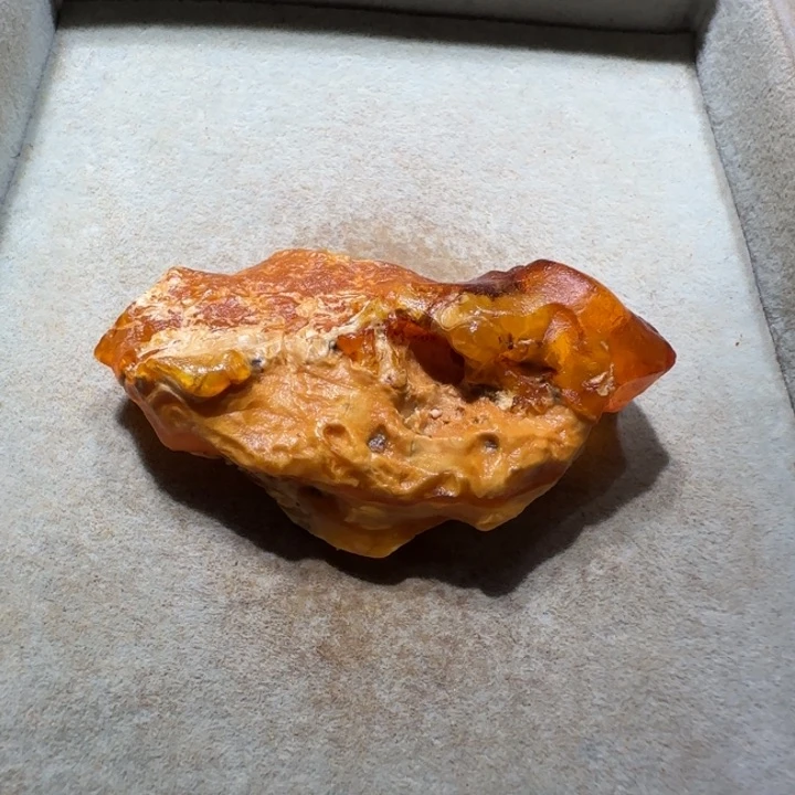 未镶嵌定制琥珀是**达专属定制