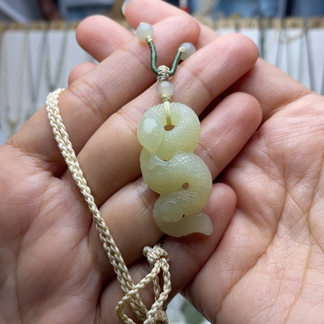 郭****和田玉未镶嵌吊坠(不含链)