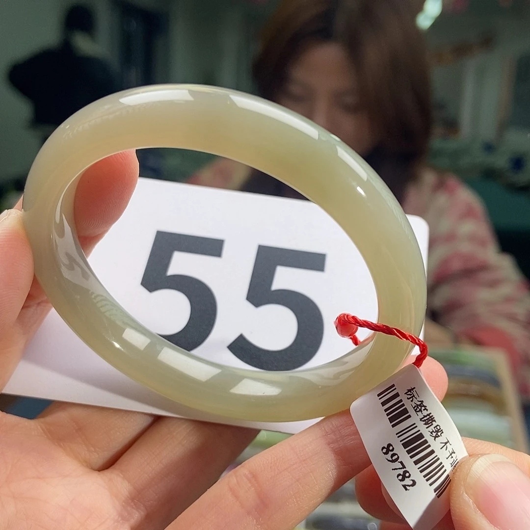 和田玉手镯未镶嵌纹