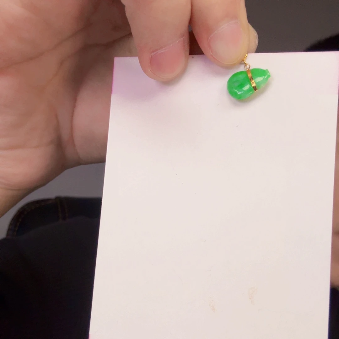 翡翠18K金镶嵌颈饰一件