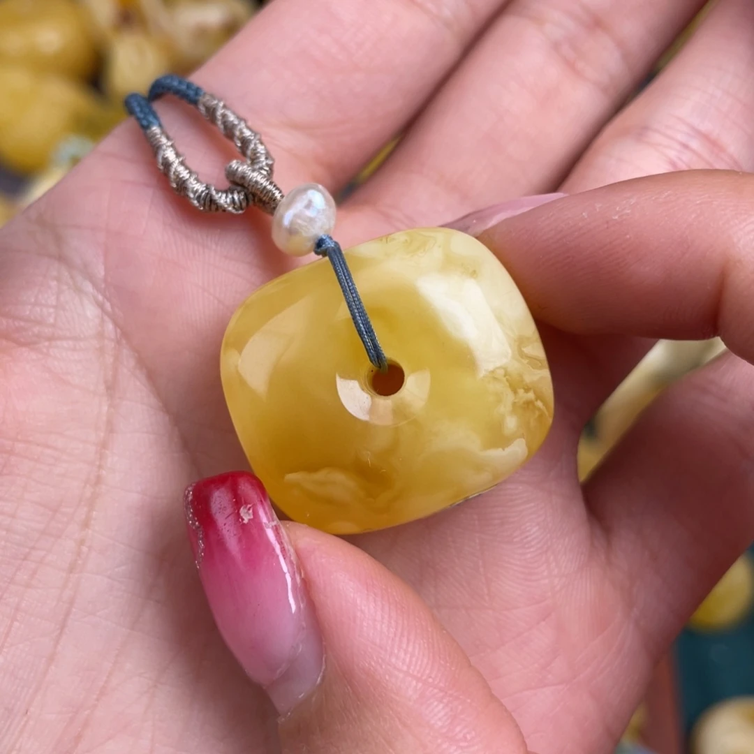 琥珀裸石未镶嵌w****d蜜蜡