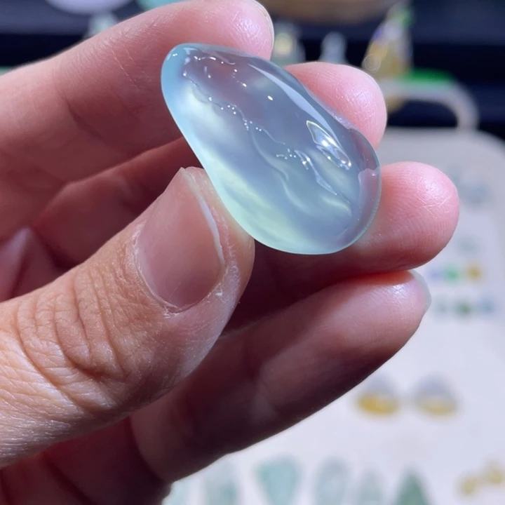 翡翠未镶嵌颈饰随行