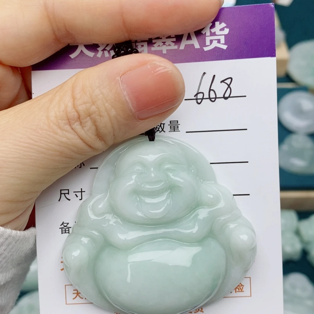 翡翠未镶嵌颈饰佛公