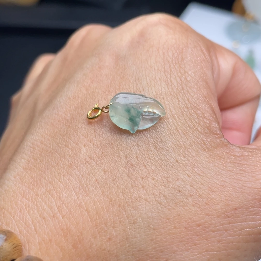 翡翠未镶嵌颈饰蟹钳