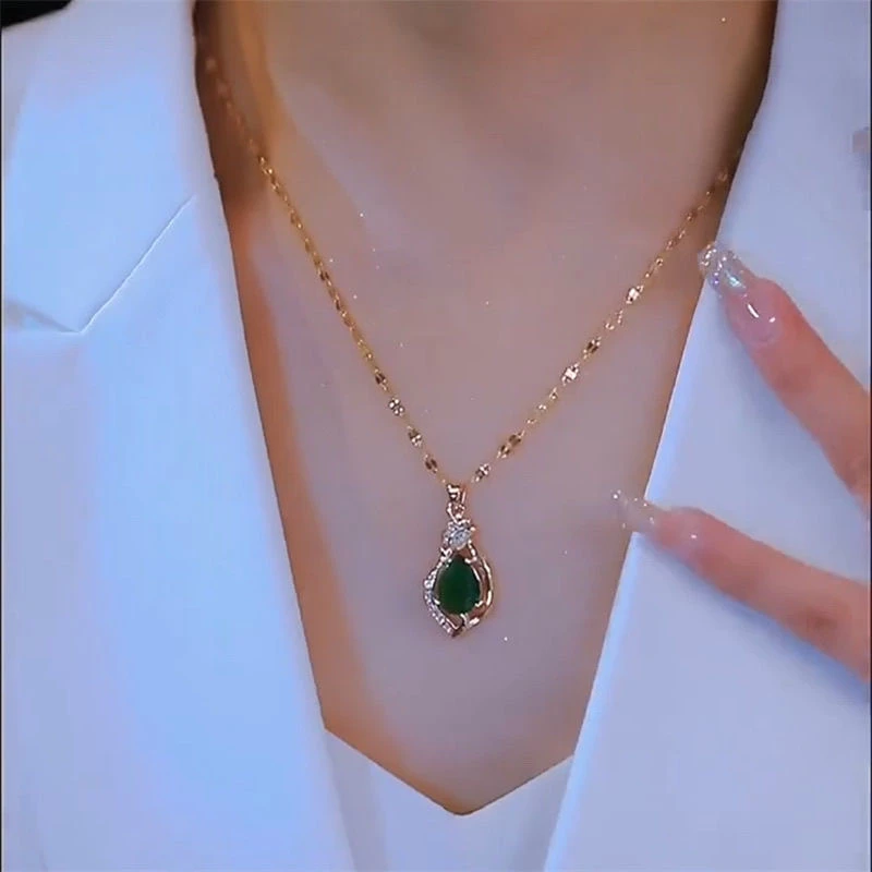 钛钢项链 高级感绿色水滴锆石吊坠项链女时尚气质百搭锁骨链潮