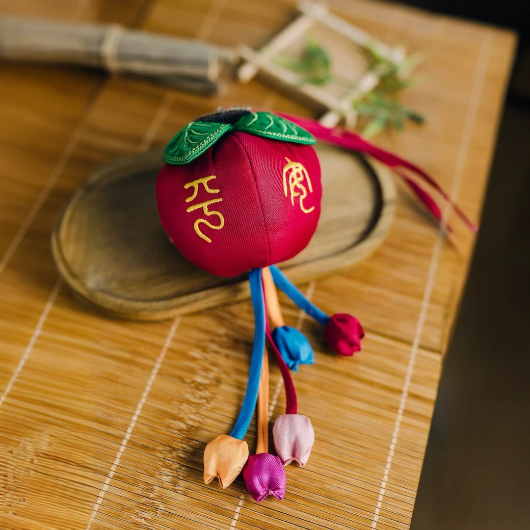 柞蚕丝红色小苹果挂件【平安喜乐】可爱送礼车挂包挂