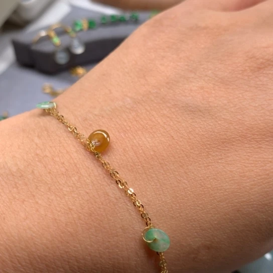 颈饰18K金镶嵌翡翠