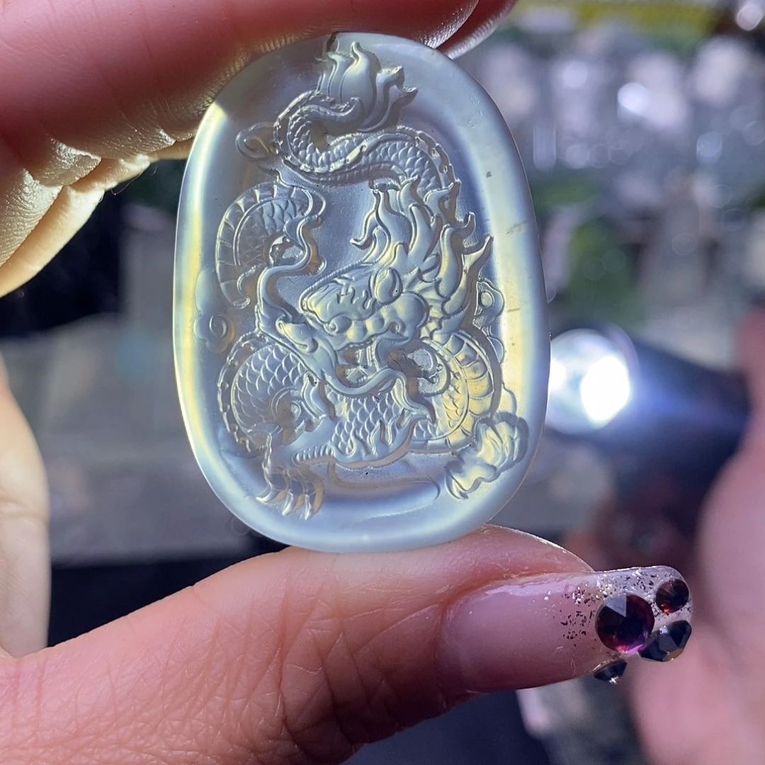 蛇纹石玉颈饰未镶嵌迎*花