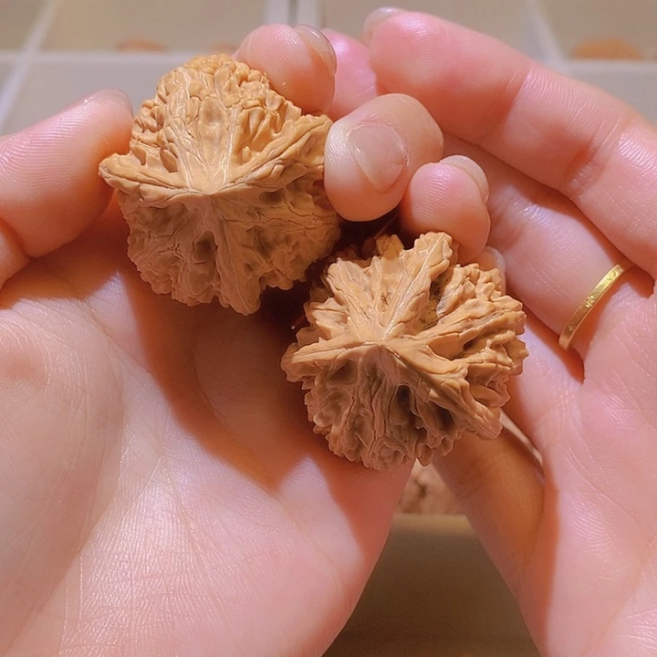 文玩核桃吊坠嗯*。文山三棱 99米