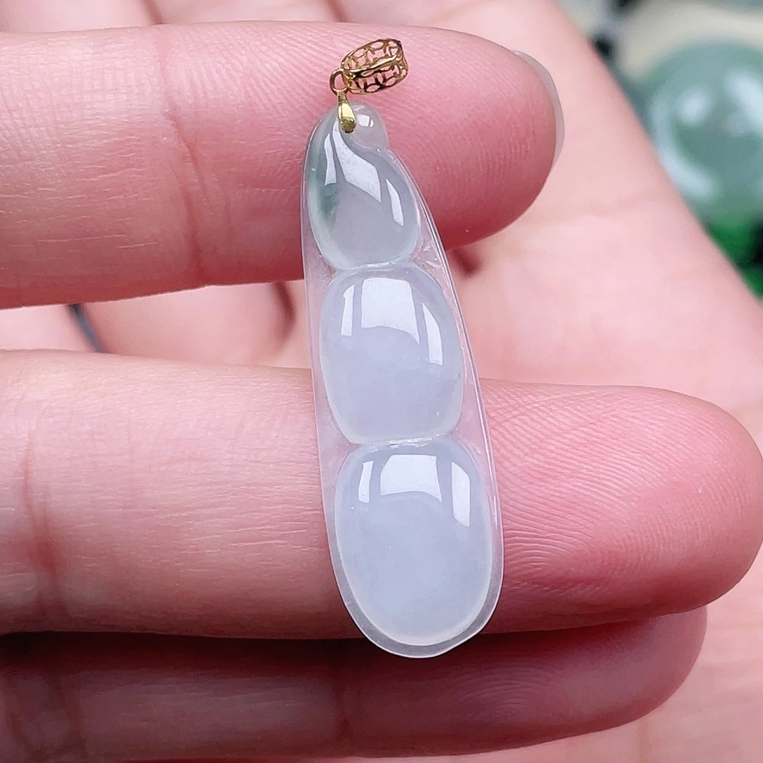 翡翠未镶嵌颈饰豆子